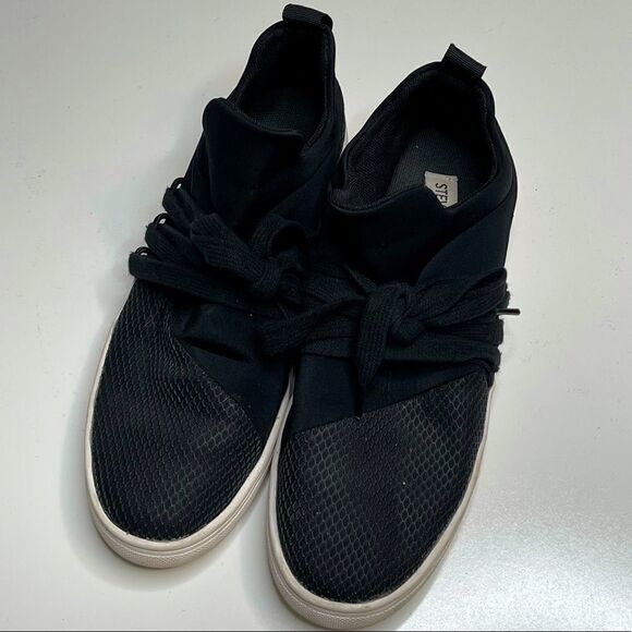 Women's size 7.5 Steve Madden Black Lancer Sneakers - Picture 5 of 9